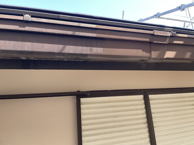越谷市蒲生アパート外壁塗装工事　雨樋塗装２